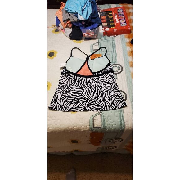 NIKE WOMENS ACTIVE WEAR TOP - Picture 2 of 4